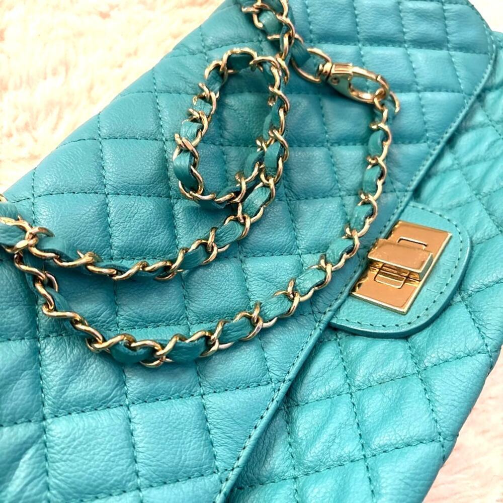 Leather Exterior Quilted Gold-Tone Turn Lock and Chain Shoulder Turquoise Bag - Picture 4 of 8